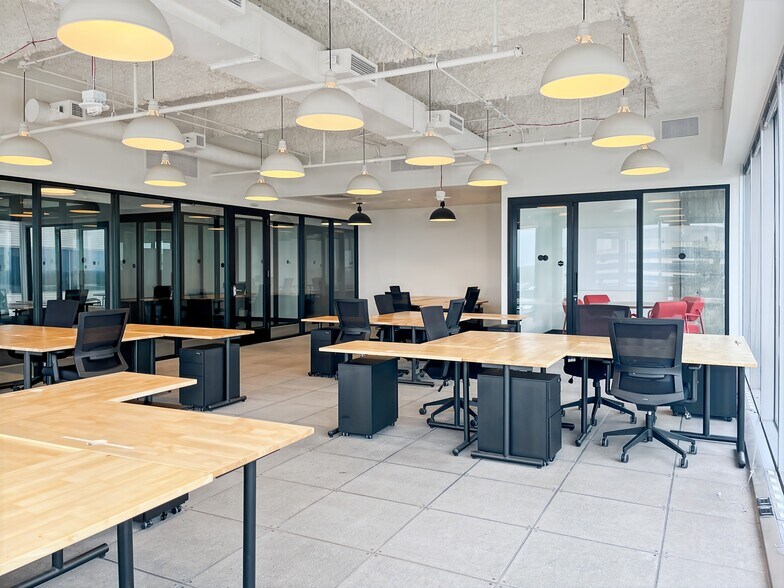 More Photos Of 1725 Hughes Landing Blvd, The Woodlands Coworking Space