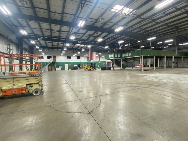 More Photos Of 5343 Commerce Square Dr, Indianapolis Warehouse For Sale