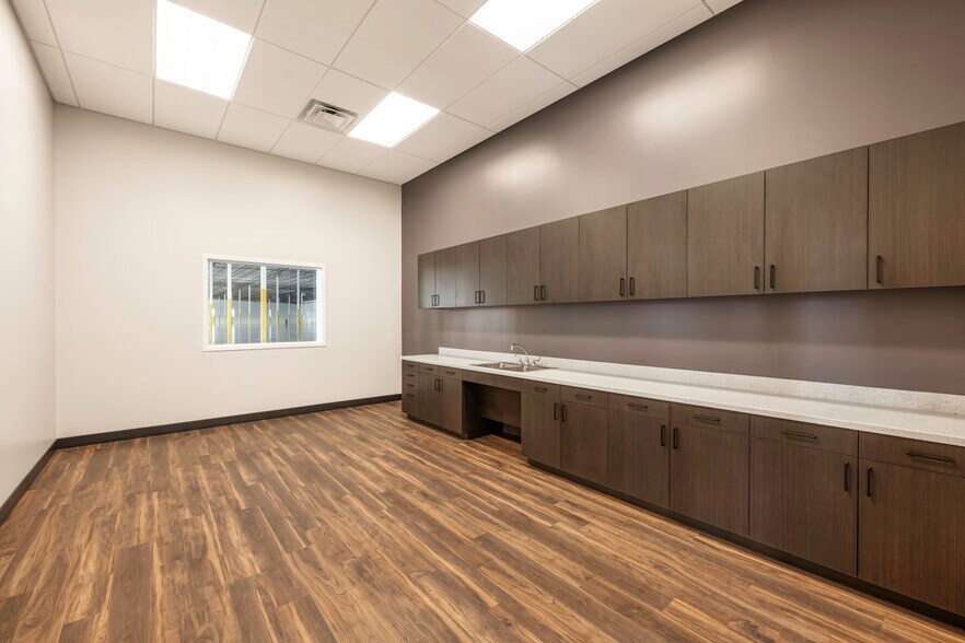 More Photos Of NWC INDIAN SCHOOL ROAD & LOOP 101, Phoenix Unknown For Lease