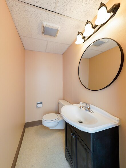 More Photos Of 620-660 12th St SE, Salem Medical For Lease