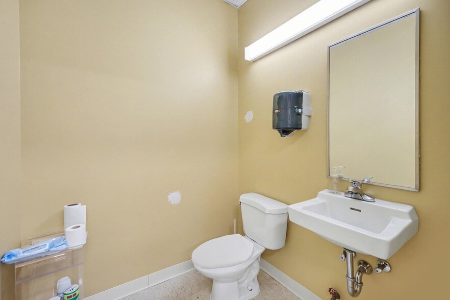 More Photos Of 10810 Withers Cove Park Dr, Charlotte Warehouse For Lease