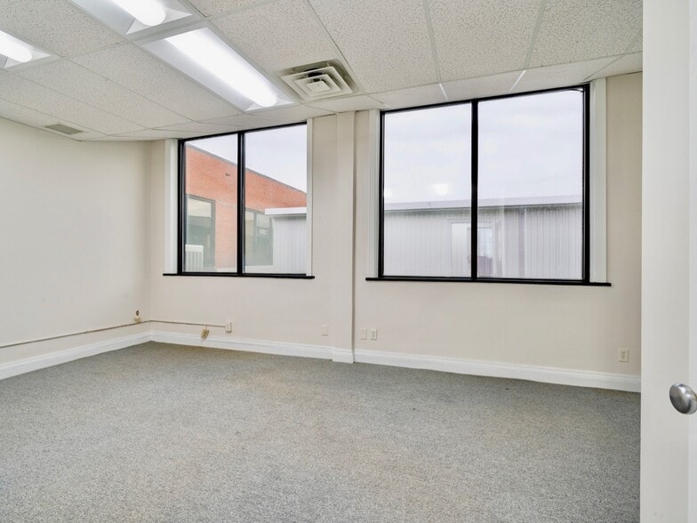 More Photos Of 10 Mt Read Blvd, Rochester Light Distribution For Lease