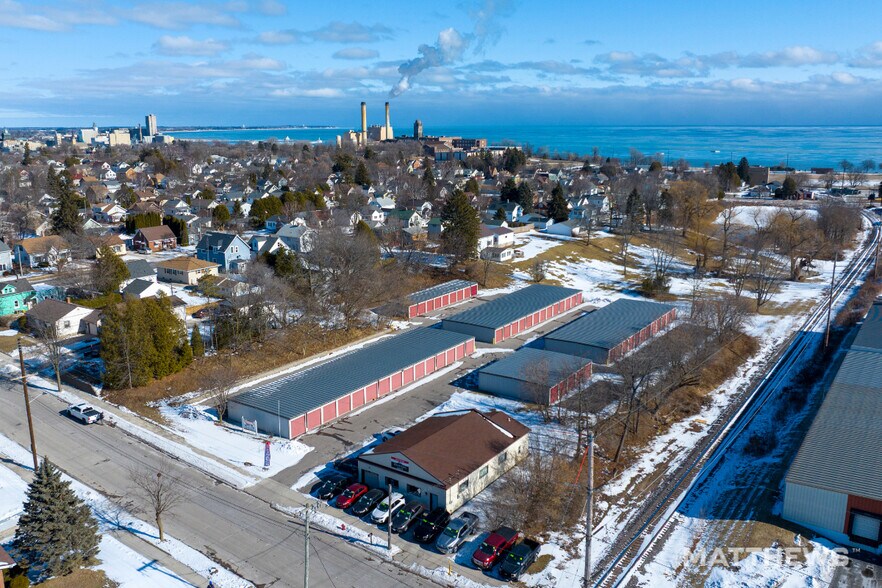 Primary Photo Of 1917 14th st, Manitowoc Self Storage For Sale