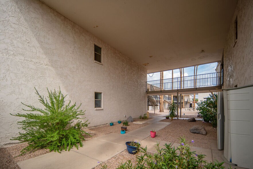 More Photos Of 2432 W Turney Ave, Phoenix Shelter For Sale