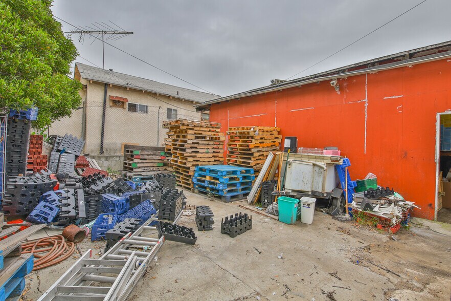 More Photos Of 2315 E 4th St, Los Angeles Freestanding For Sale