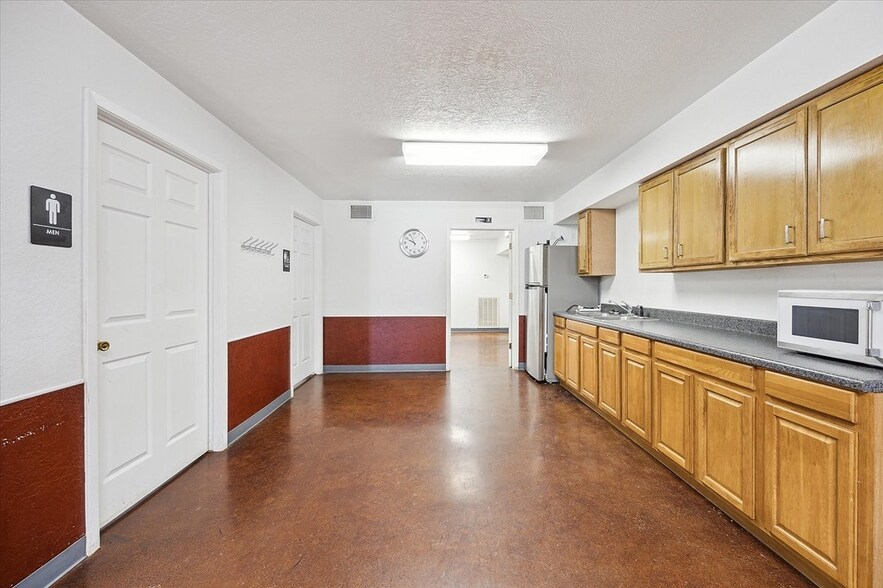 More Photos Of 920 Front St, Columbus Warehouse For Sale
