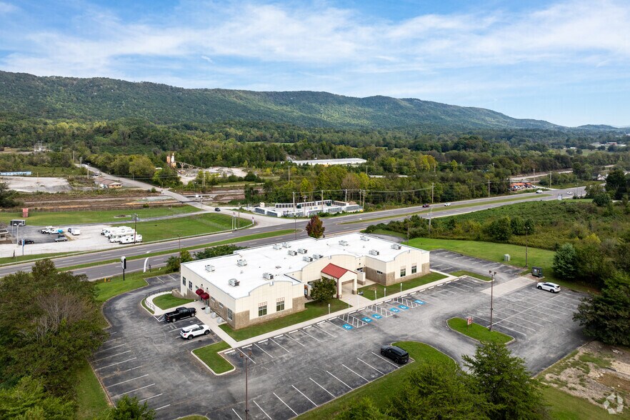 More Photos Of 2497 S Roane St, Harriman Medical For Sale