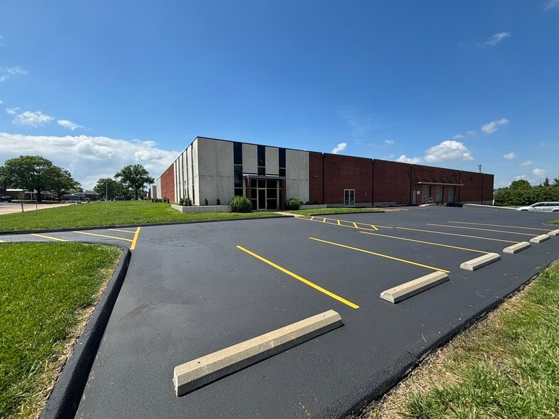 More Photos Of 2441-2445 Northline Industrial Blvd, Maryland Heights Warehouse For Sale