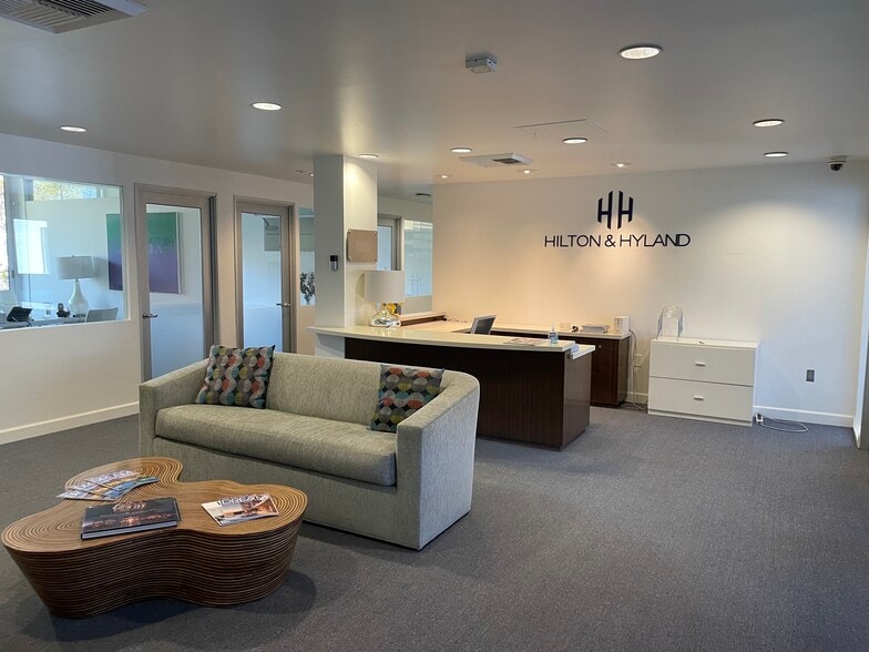 More Photos Of 270 N Canon Dr, Beverly Hills Office For Lease