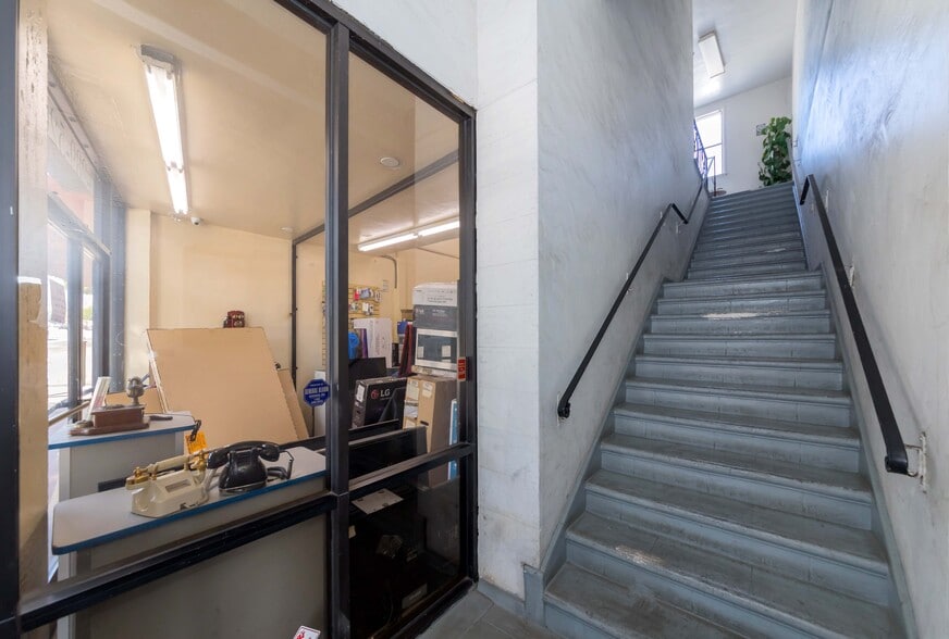 More Photos Of 8881-8883 W Pico Blvd, Los Angeles Storefront Retail Office For Sale