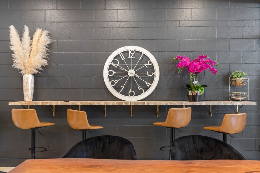 More Photos Of 823 15th St, Modesto Office For Sale