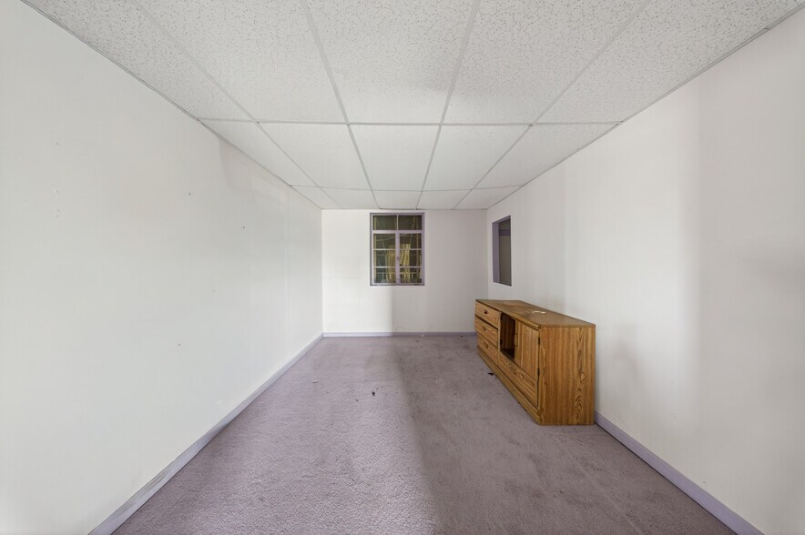 More Photos Of 2561 S DuPont Blvd, Smyrna Freestanding For Sale
