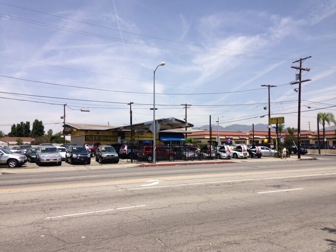 More Photos Of 13235 Osborne St, Arleta Auto Dealership For Lease
