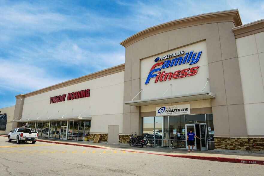 More Photos Of 2701-2725 N Hwy 75, Sherman Unknown For Lease