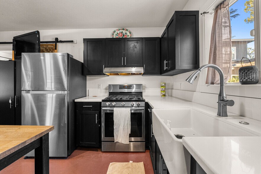 More Photos Of 320 Taylor Rd, Newcastle Specialty For Sale