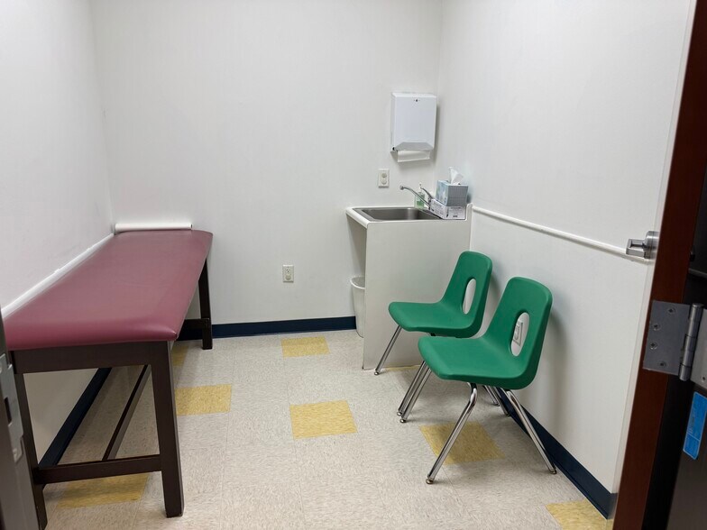 More Photos Of 16010 Park Valley Dr, Round Rock Medical For Lease