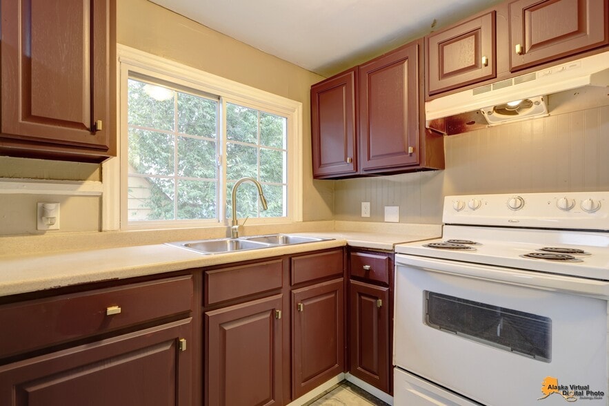 More Photos Of 1335 Hyder St, Anchorage Apartments For Sale