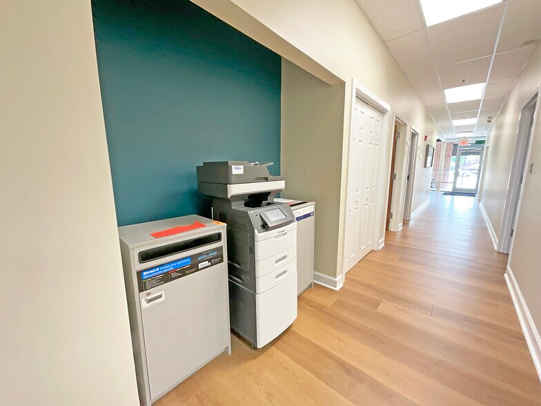 More Photos Of 185 Pasadena Dr, Lexington Storefront Retail Office For Sale