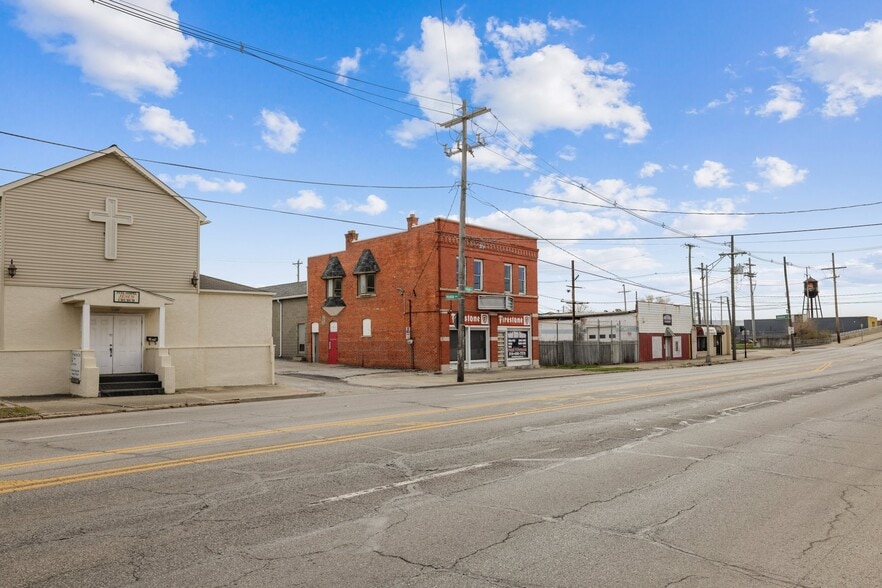 More Photos Of 1890 S High St, Columbus Light Distribution For Sale