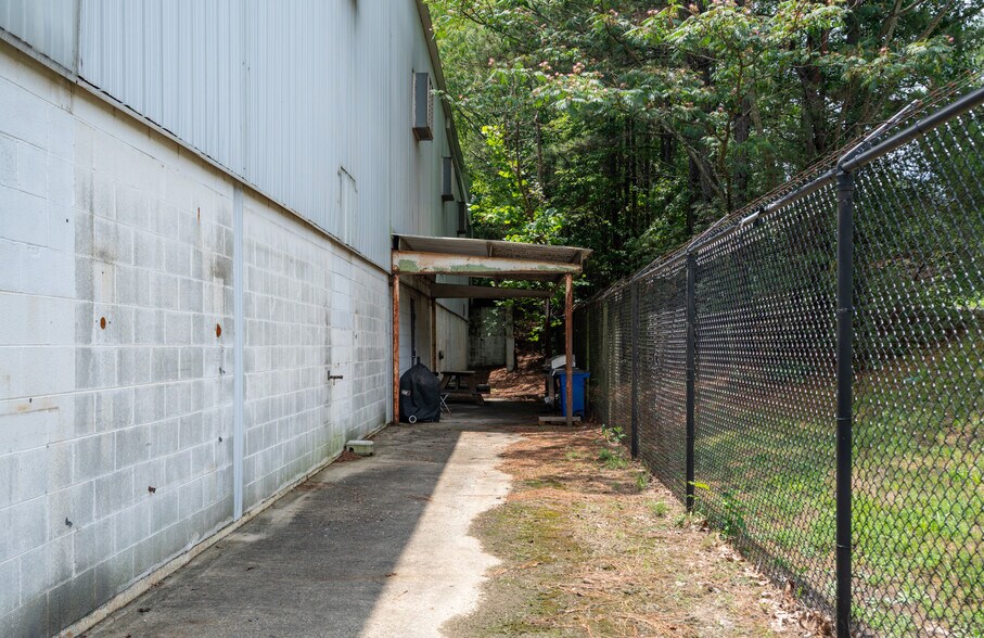More Photos Of 1731 Camden Ave, Durham Manufacturing For Sale
