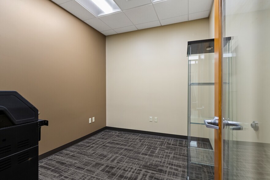 More Photos Of 1501 Cornwall Ave, Bellingham Bank For Sale