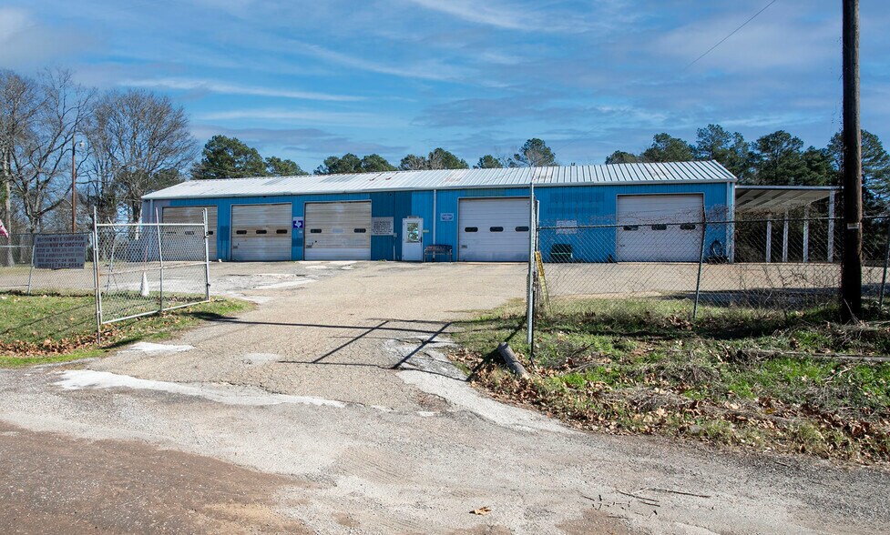 More Photos Of 1011 Redbud, Overton Warehouse For Sale