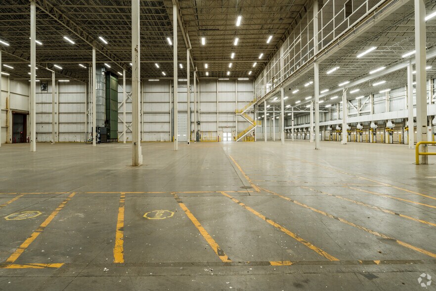 More Photos Of 100 Murray Dr, Warren Warehouse For Lease