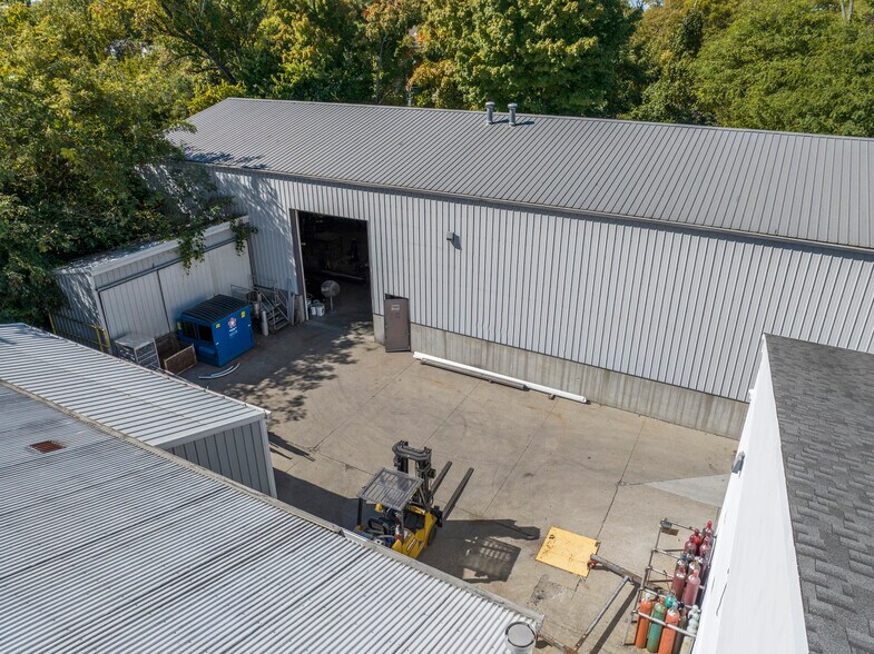 More Photos Of 5095 Crookshank Rd, Cincinnati Light Manufacturing For Sale