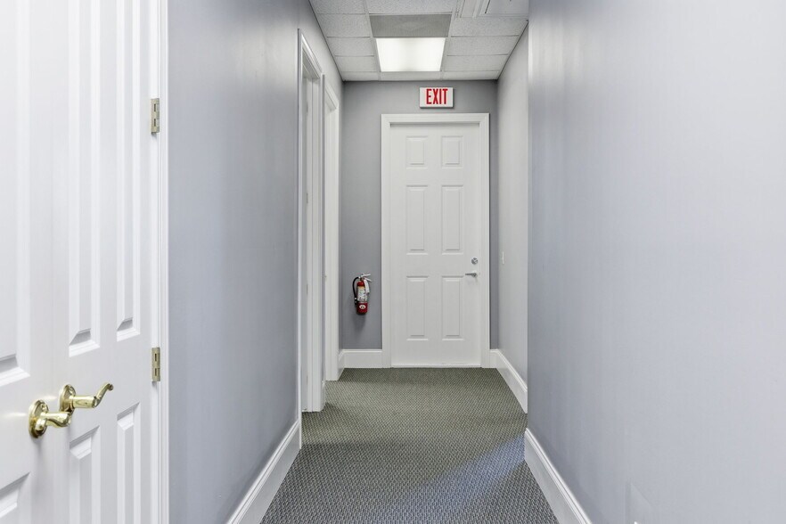 More Photos Of 4101 Main St, Hilton Head Island Office For Sale