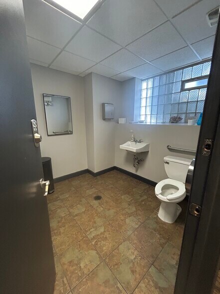 More Photos Of 1215 Washington Ave, Wilmette Office For Lease