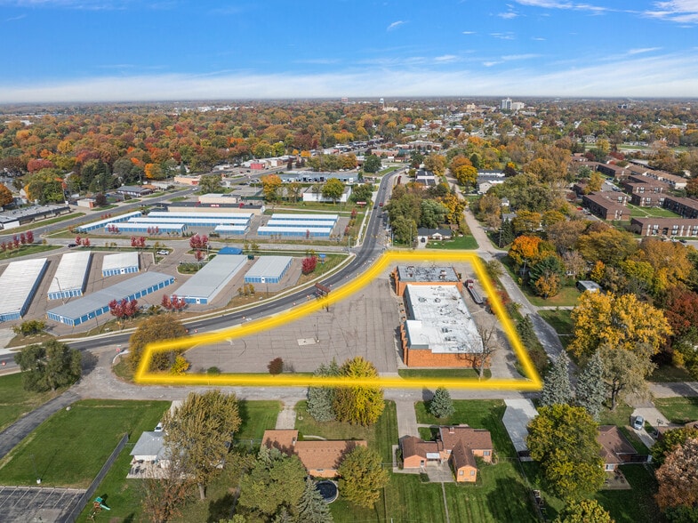 More Photos Of 38116-38160 S Gratiot Ave, Clinton Township Freestanding For Sale