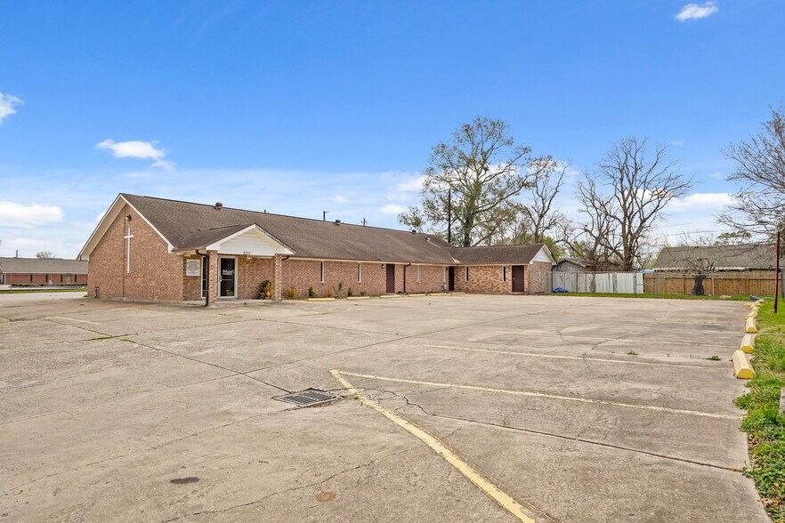 More Photos Of 3711 W Orem Dr, Houston Religious Facility For Sale