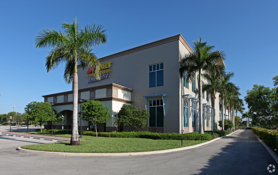 More Photos Of 15601 Sheridan St, Davie Unknown For Lease