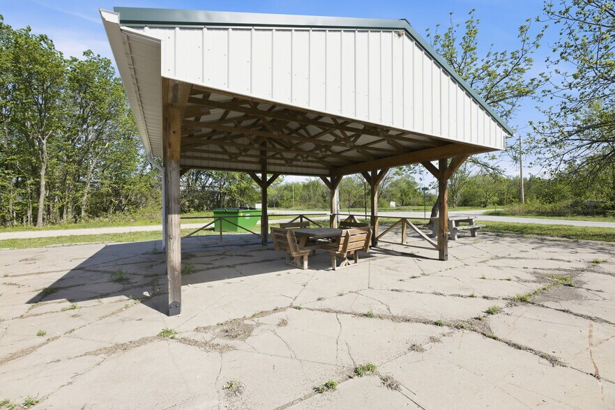 More Photos Of 74 2nd St, Moran Trailer Camper Park For Sale