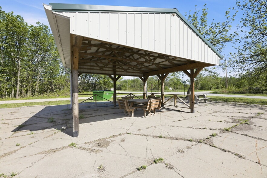 More Photos Of 74 3rd St, Moran Trailer Camper Park For Sale