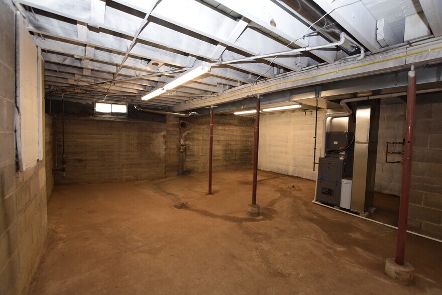 More Photos Of 604 E Main St, Saint Paris Office For Lease