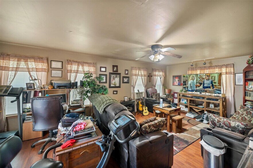 More Photos Of 19160 Terri Ln, Conroe Office Residential For Sale
