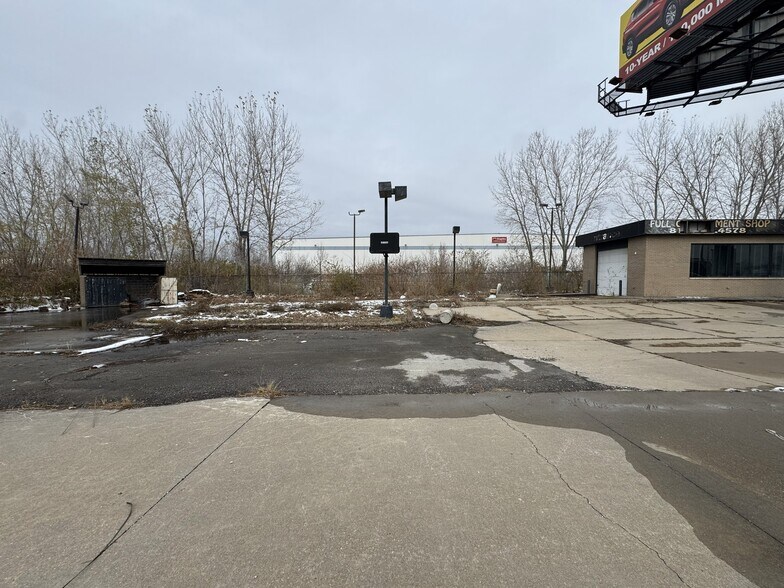 More Photos Of 6850 E Front St, Kansas City Freestanding For Sale