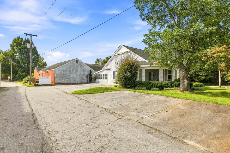More Photos Of 339 W Main St, Easley Office For Sale