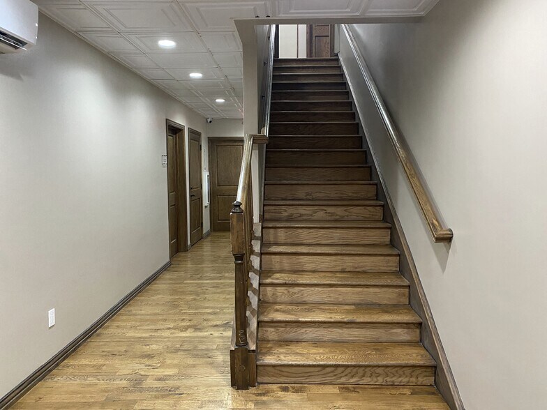 More Photos Of 119 W Virginia St, McKinney Loft Creative Space For Lease
