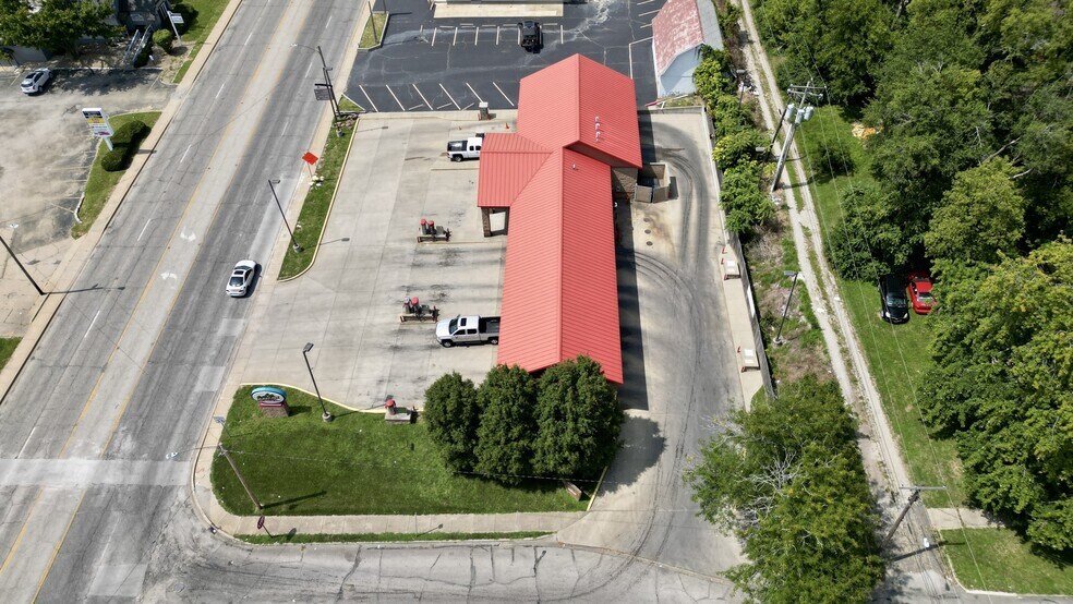 More Photos Of 1004 W Eldorado St, Decatur Carwash For Sale