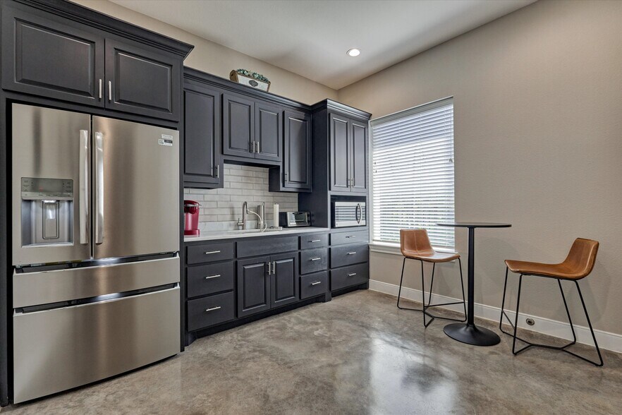 More Photos Of 1902 Longmire Road, Conroe Medical For Lease