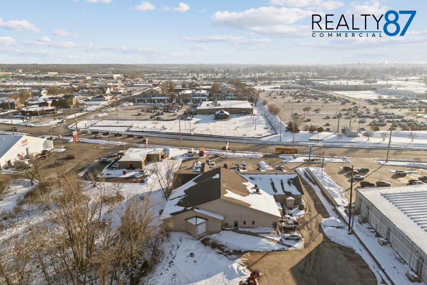 More Photos Of 266 Blairs Ferry Rd NE, Cedar Rapids Storefront For Sale