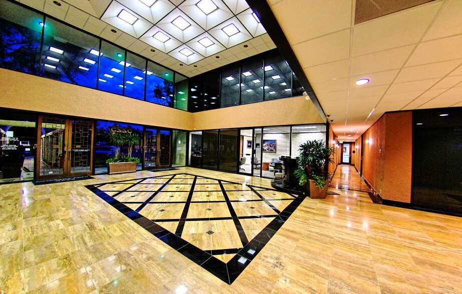 More Photos Of 5225 Katy Fwy, Houston Office For Lease