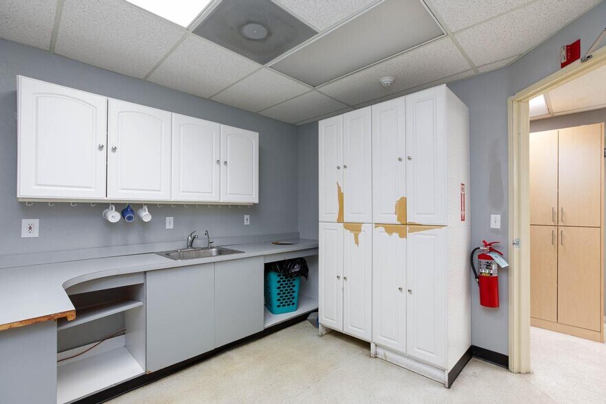 More Photos Of 872 E Sahara Ave, Las Vegas Medical For Lease