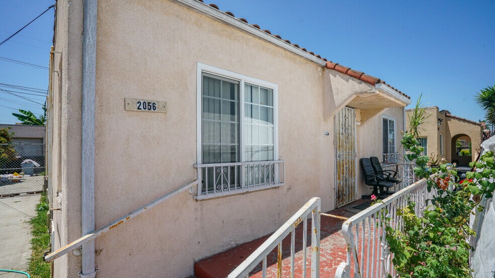 More Photos Of 2056 W 67th St, Los Angeles Apartments For Sale