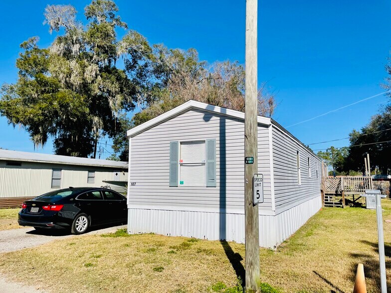 More Photos Of 102 Little Pepper Ln, Seffner Manufactured Housing Mobile Home Park For Sale