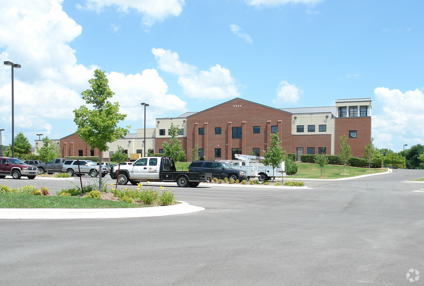 Primary Photo Of 3715-3733 N Business Dr, Fayetteville Medical For Lease