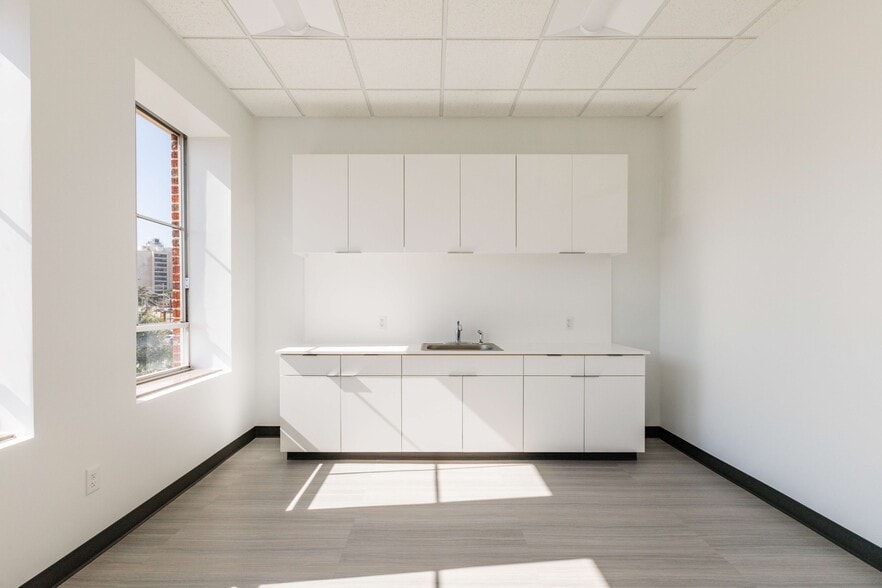 More Photos Of 1100-1120 Classen Dr, Oklahoma City Unknown For Lease