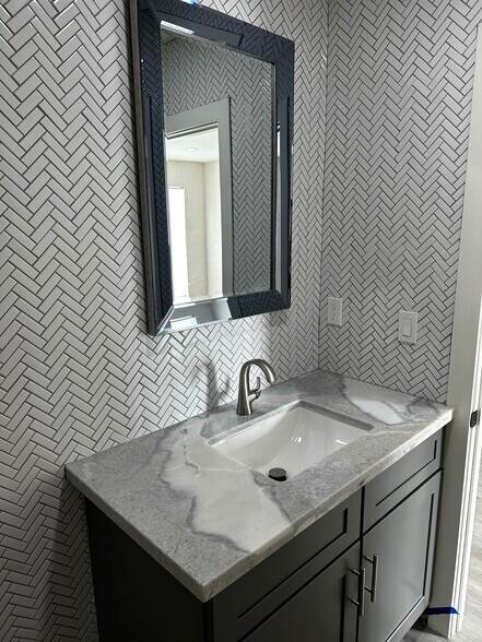 Primary Photo Of 332 E Thomas Rd, Phoenix Office For Lease